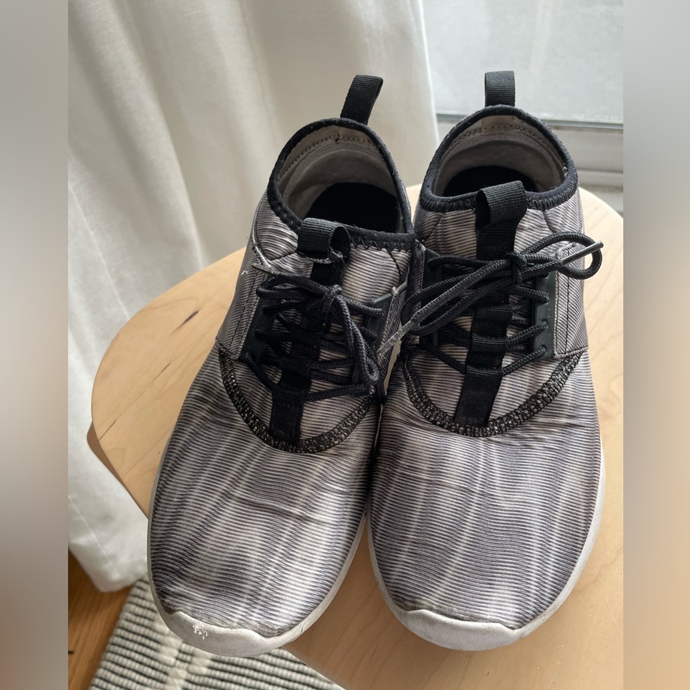 Nike Running Shoes - Picture 4 of 9